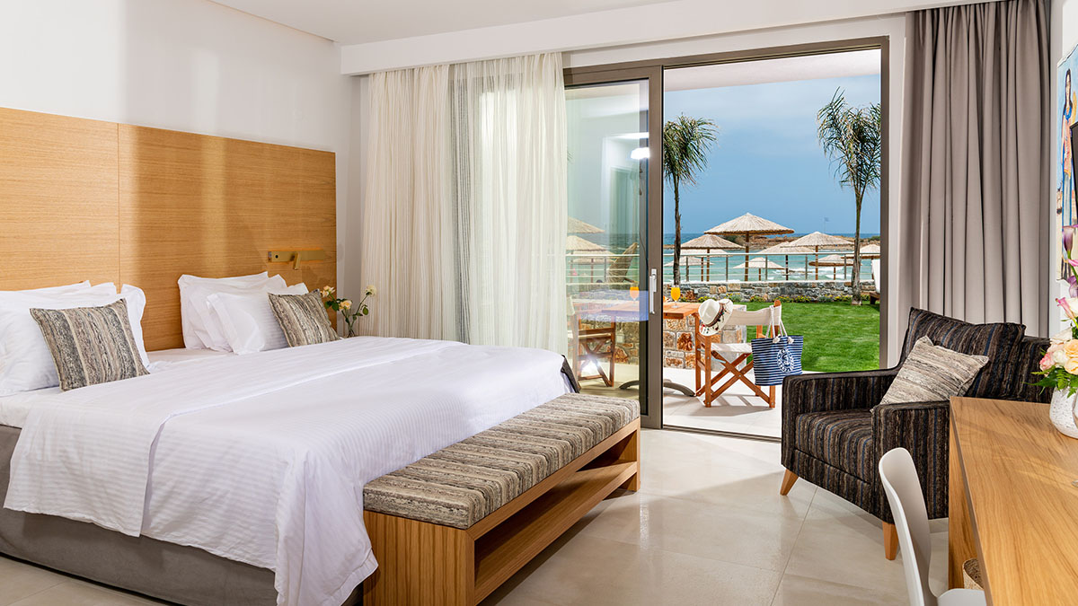 White Deluxe Suite Beachfront SV